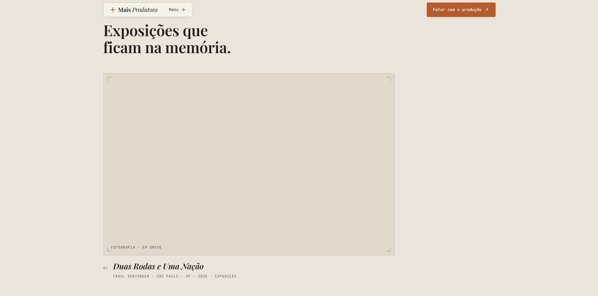 Seção de exposições do site da Mais Produtora, com a exposição Duas Rodas e Uma Nação.